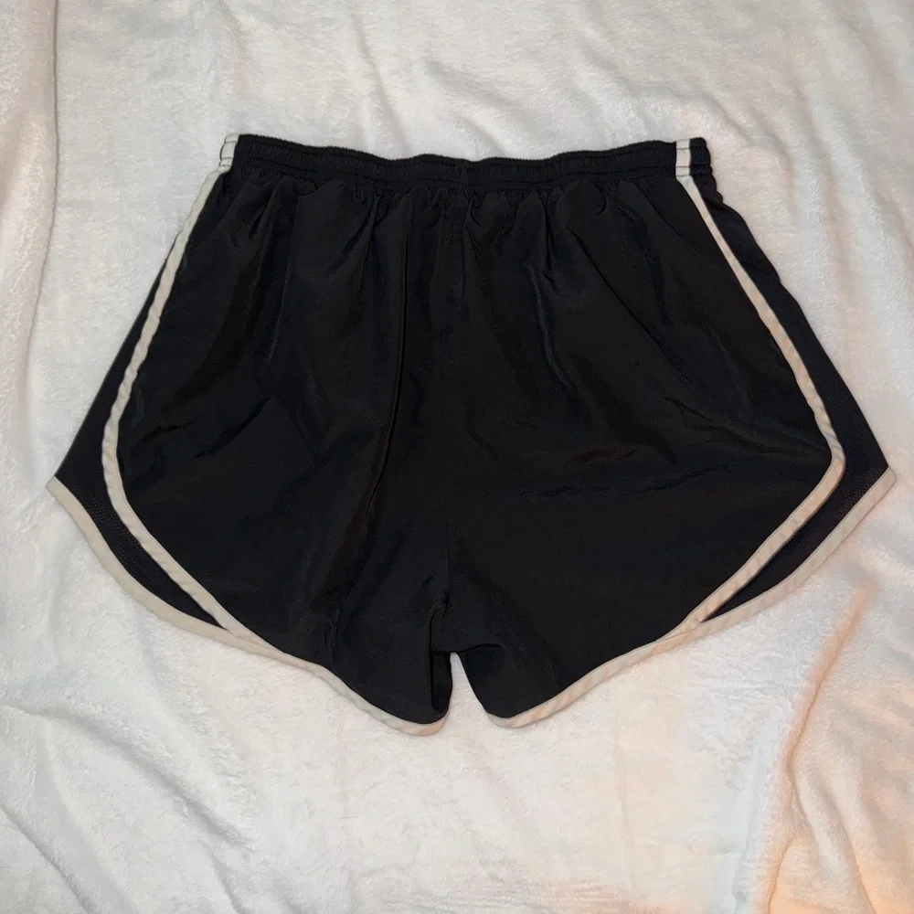 Nike Women's Size L Sports Bra and size M Shorts Set W1
